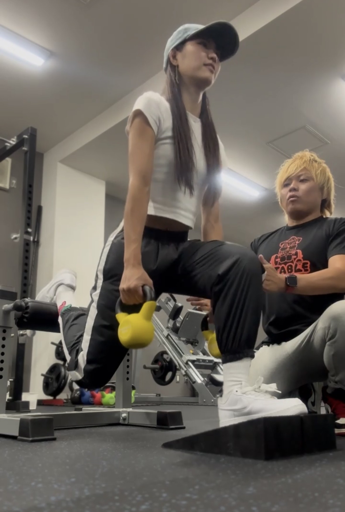 トレーナーがサポートしている写真